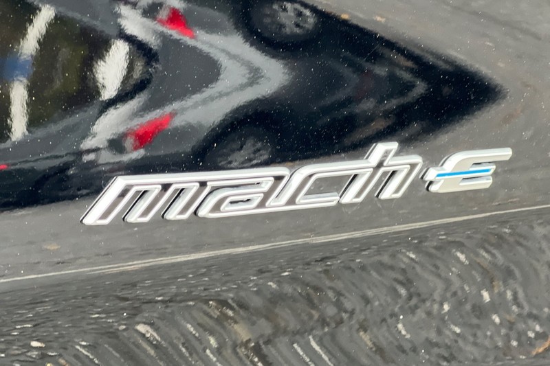 Ford Mustang Mach-E Vehicle Full-screen Gallery Image 28