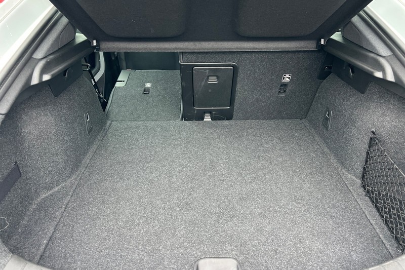 Polestar 2 Vehicle Full-screen Gallery Image 15