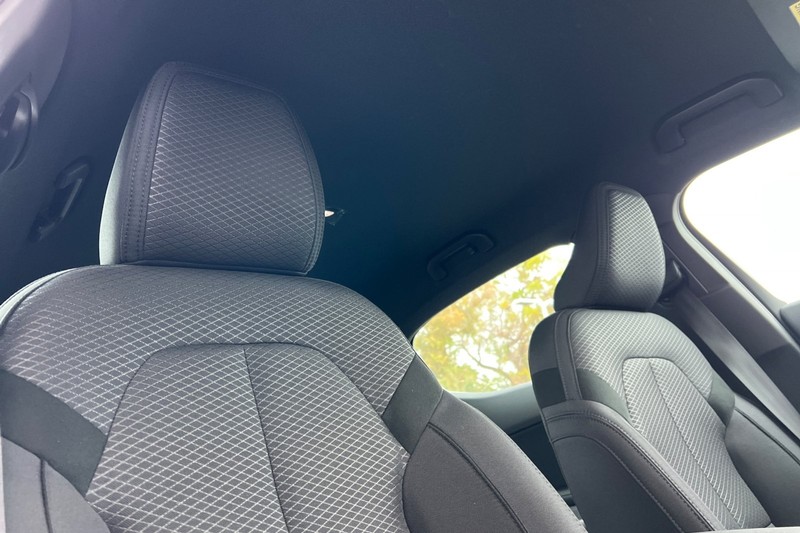 Polestar 2 Vehicle Full-screen Gallery Image 17