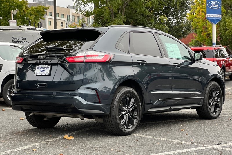 Ford Edge Vehicle Full-screen Gallery Image 04