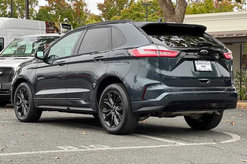 Ford Edge Vehicle Full-screen Gallery Image 06