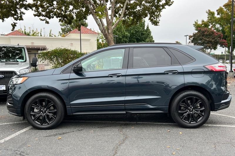 Ford Edge Vehicle Full-screen Gallery Image 08