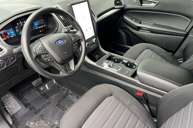 Ford Edge Vehicle Full-screen Gallery Image 11