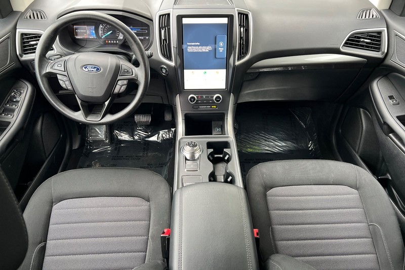 Ford Edge Vehicle Full-screen Gallery Image 14