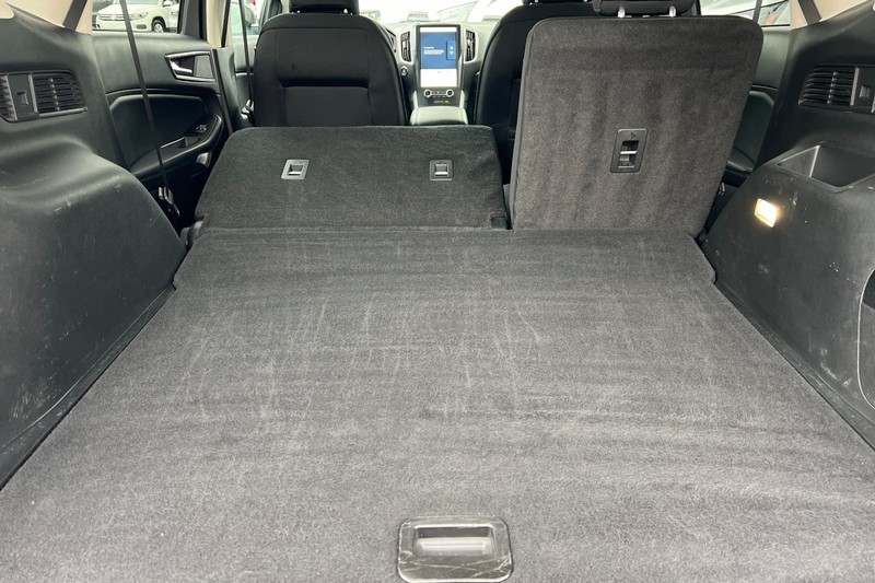 Ford Edge Vehicle Full-screen Gallery Image 16