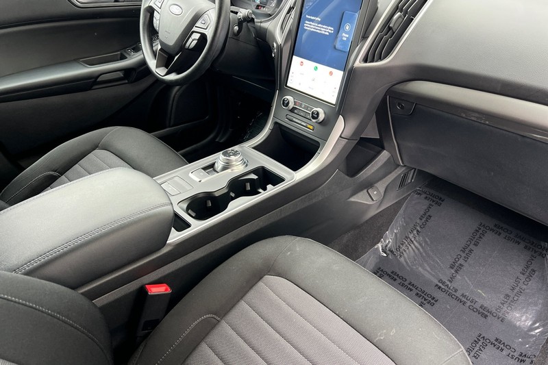 Ford Edge Vehicle Full-screen Gallery Image 17