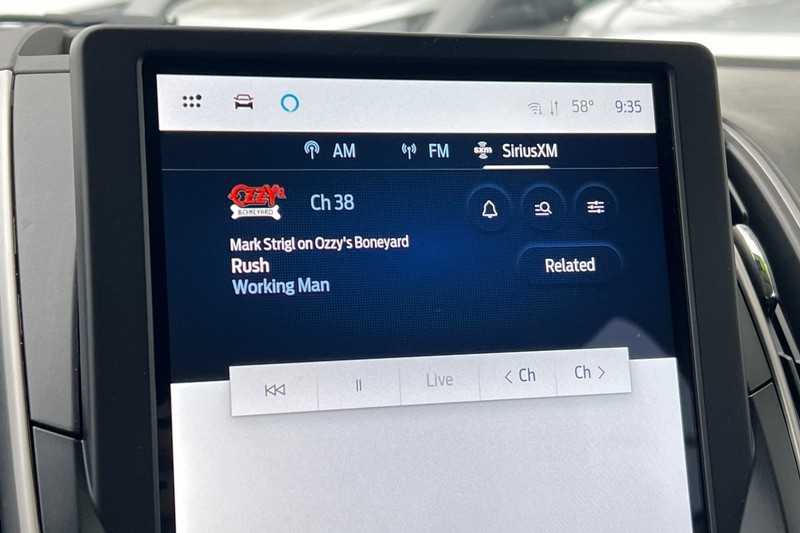 Ford Edge Vehicle Full-screen Gallery Image 19