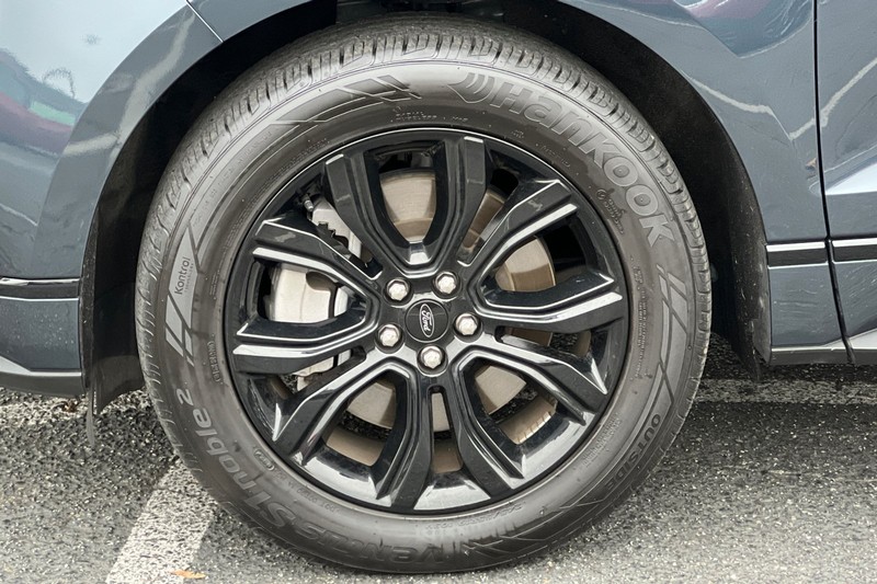 Ford Edge Vehicle Full-screen Gallery Image 27