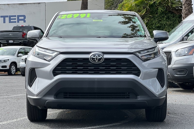 Toyota RAV4 Vehicle Full-screen Gallery Image 09