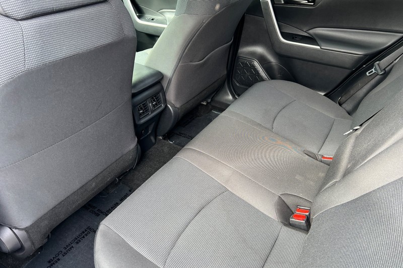 Toyota RAV4 Vehicle Full-screen Gallery Image 12