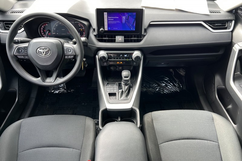 Toyota RAV4 Vehicle Full-screen Gallery Image 13