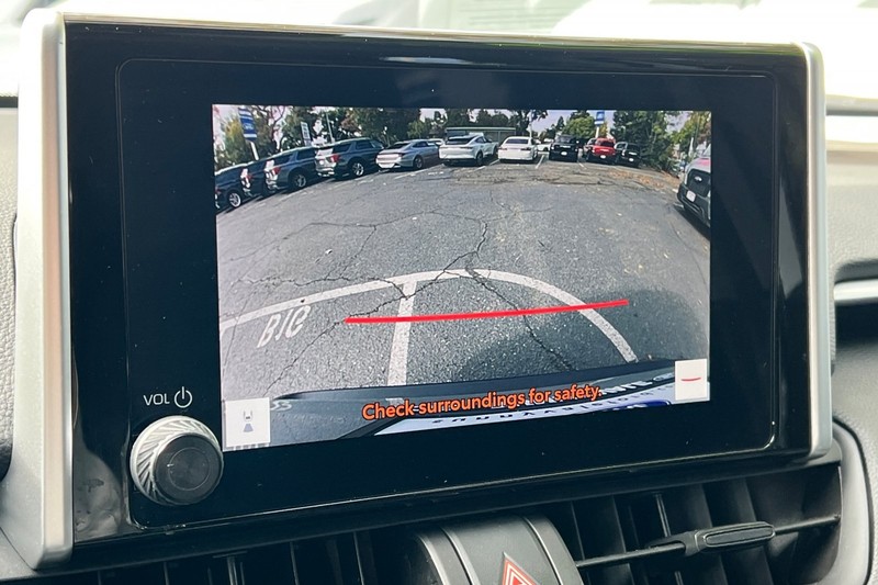 Toyota RAV4 Vehicle Full-screen Gallery Image 19