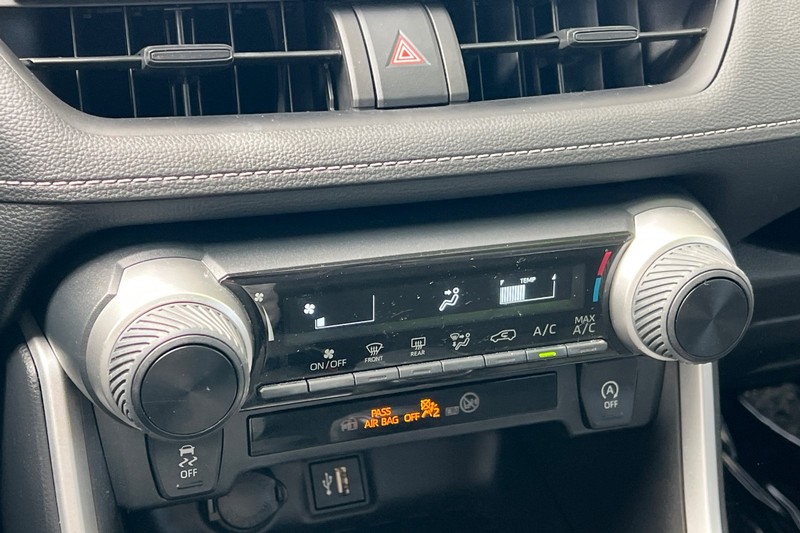 Toyota RAV4 Vehicle Full-screen Gallery Image 20