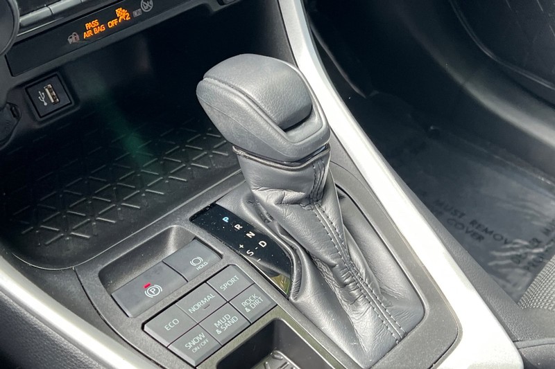 Toyota RAV4 Vehicle Full-screen Gallery Image 21