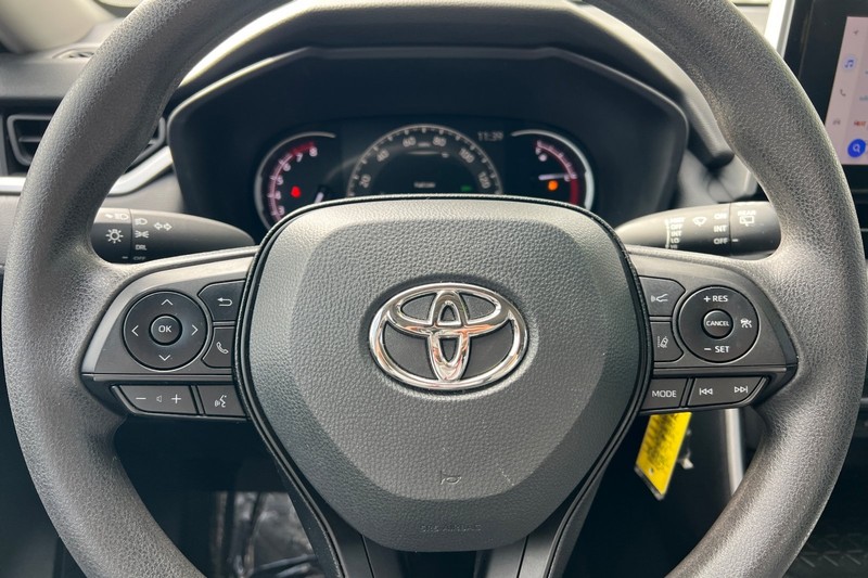 Toyota RAV4 Vehicle Full-screen Gallery Image 22