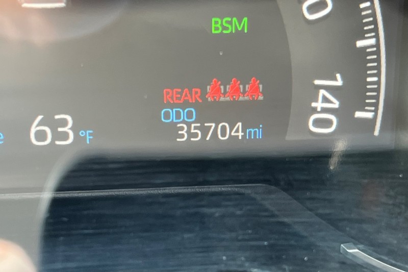 Toyota RAV4 Vehicle Full-screen Gallery Image 24