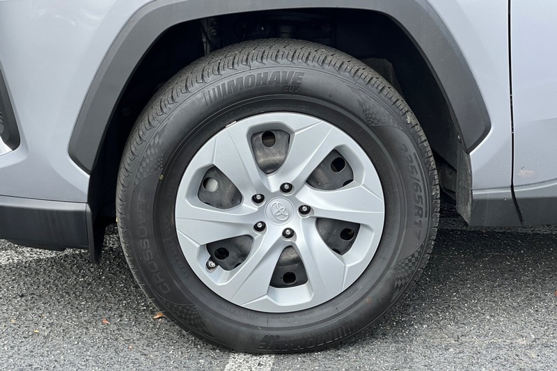 Toyota RAV4 Vehicle Full-screen Gallery Image 25