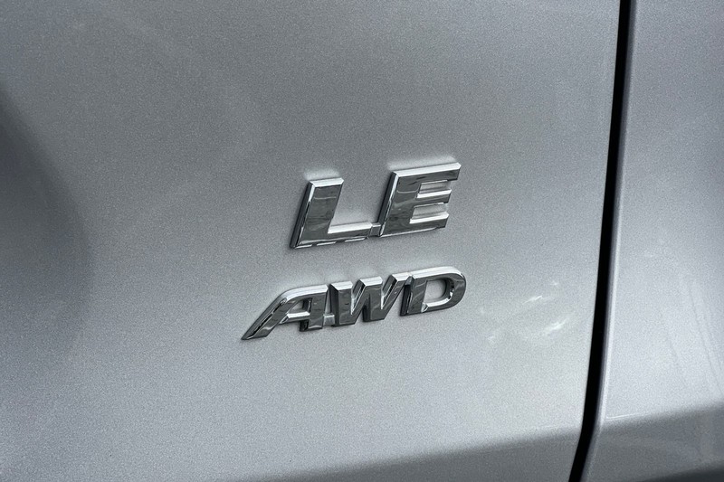 Toyota RAV4 Vehicle Full-screen Gallery Image 26