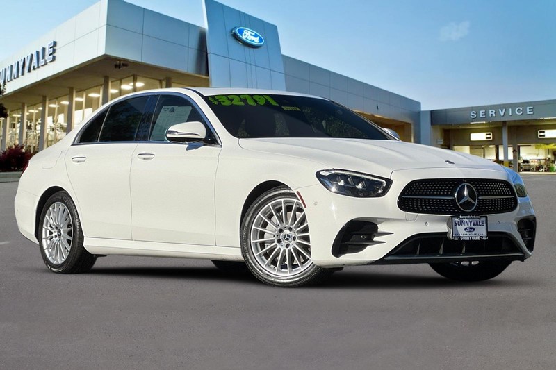 Mercedes-Benz E-Class Vehicle Full-screen Gallery Image 02