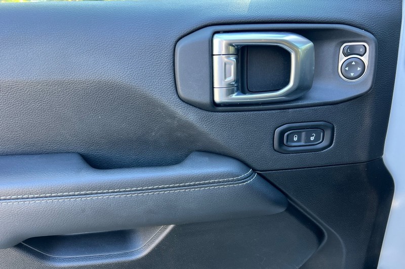 Jeep Wrangler 4xe Vehicle Full-screen Gallery Image 11