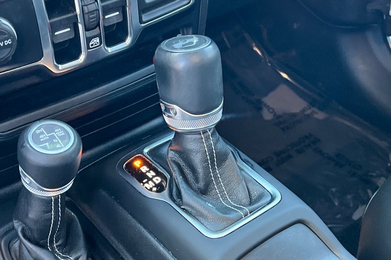 Jeep Wrangler 4xe Vehicle Full-screen Gallery Image 22