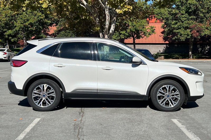 Ford Escape Vehicle Full-screen Gallery Image 03