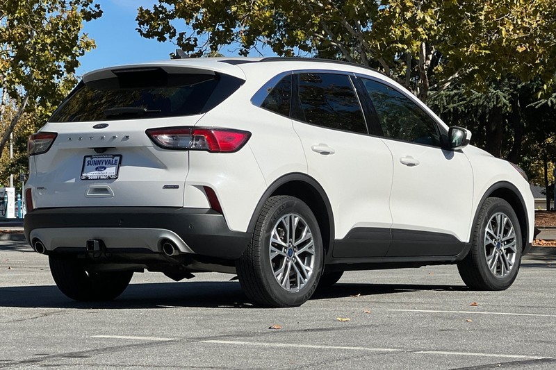 Ford Escape Vehicle Full-screen Gallery Image 04