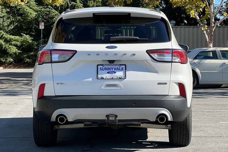 Ford Escape Vehicle Full-screen Gallery Image 05