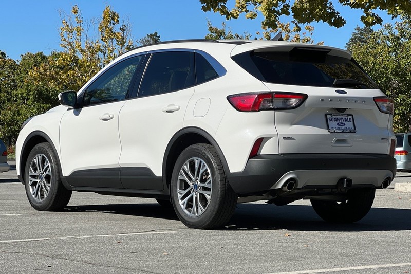 Ford Escape Vehicle Full-screen Gallery Image 06