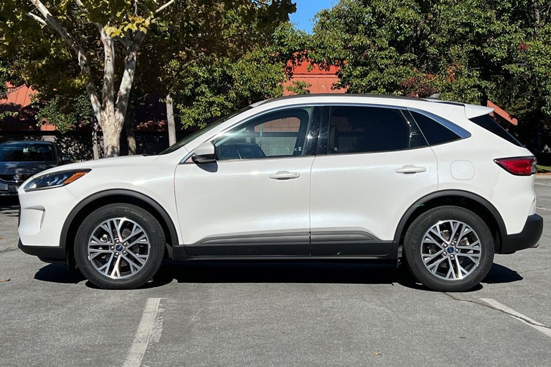 Ford Escape Vehicle Full-screen Gallery Image 08