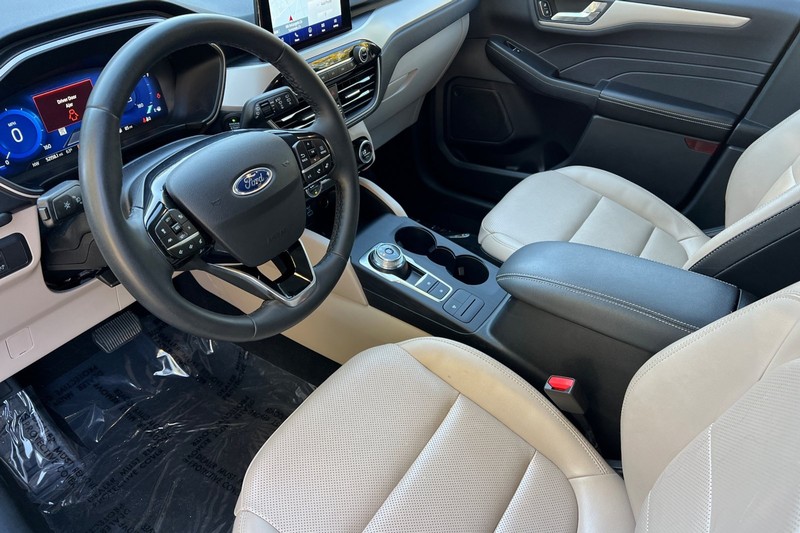 Ford Escape Vehicle Full-screen Gallery Image 11