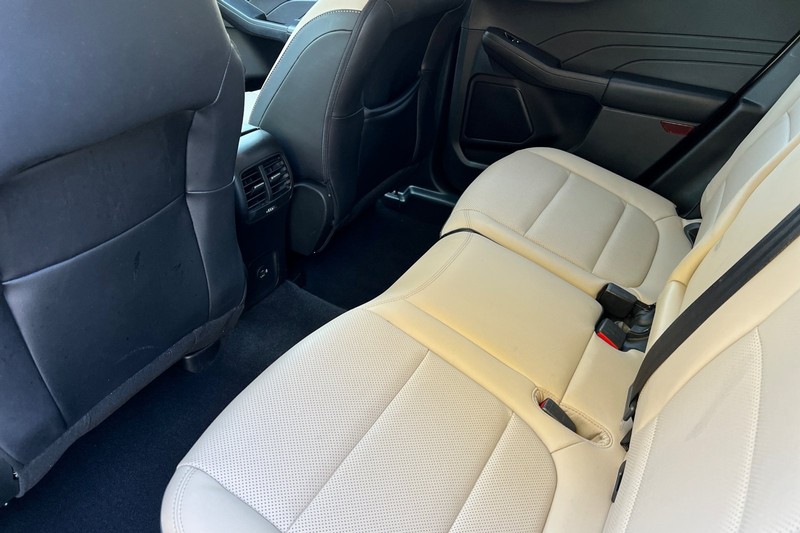 Ford Escape Vehicle Full-screen Gallery Image 13