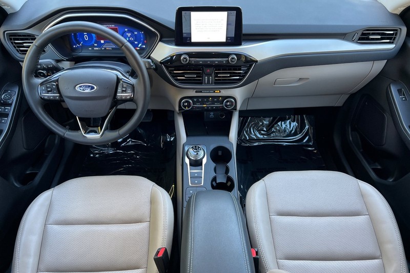 Ford Escape Vehicle Full-screen Gallery Image 14