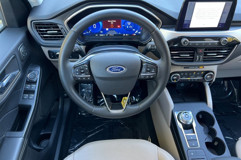 Ford Escape Vehicle Full-screen Gallery Image 15