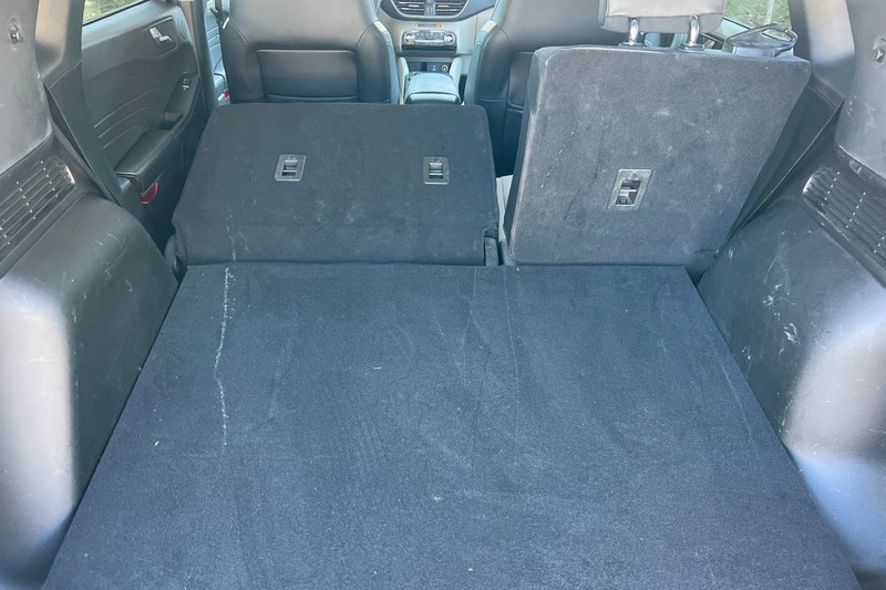 Ford Escape Vehicle Full-screen Gallery Image 16