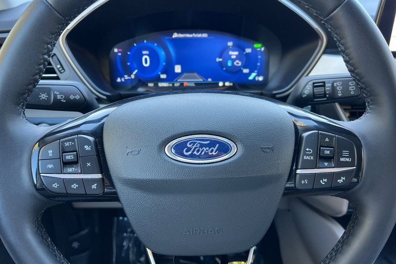 Ford Escape Vehicle Full-screen Gallery Image 25