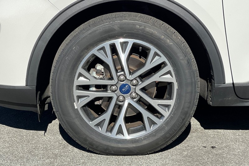 Ford Escape Vehicle Full-screen Gallery Image 28