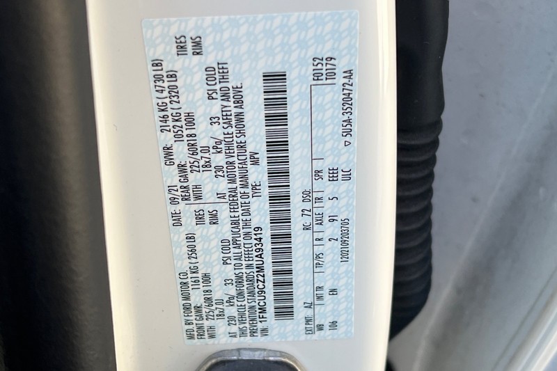 Ford Escape Vehicle Full-screen Gallery Image 30