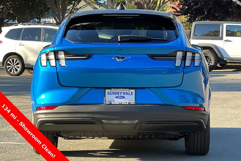 Ford Mustang Mach-E Vehicle Full-screen Gallery Image 05