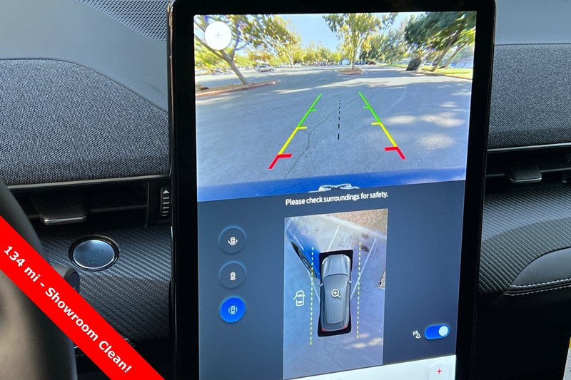 Ford Mustang Mach-E Vehicle Full-screen Gallery Image 20