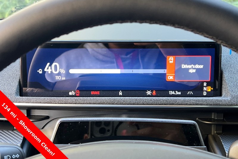 Ford Mustang Mach-E Vehicle Full-screen Gallery Image 25