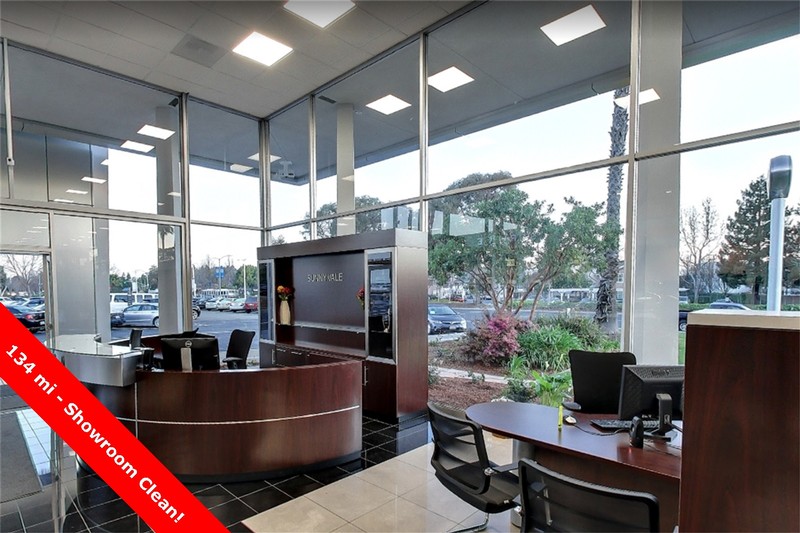 Ford Mustang Mach-E Vehicle Full-screen Gallery Image 32