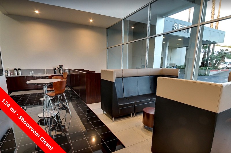 Ford Mustang Mach-E Vehicle Full-screen Gallery Image 33