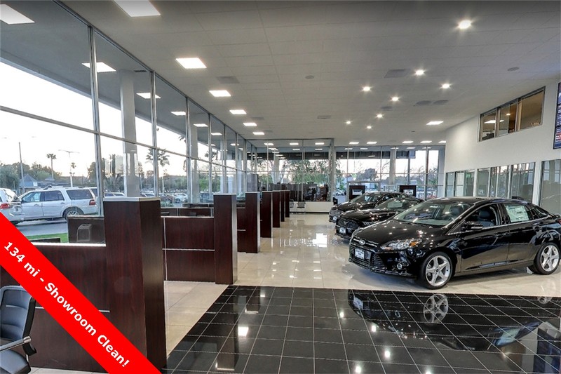 Ford Mustang Mach-E Vehicle Full-screen Gallery Image 34