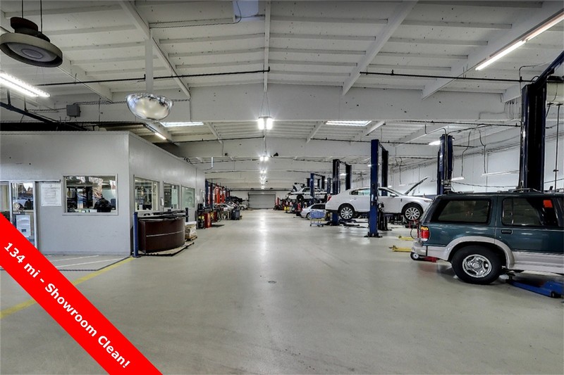 Ford Mustang Mach-E Vehicle Full-screen Gallery Image 35