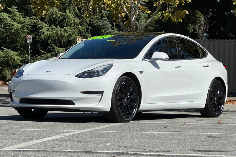 Tesla Model 3 Vehicle Full-screen Gallery Image 08