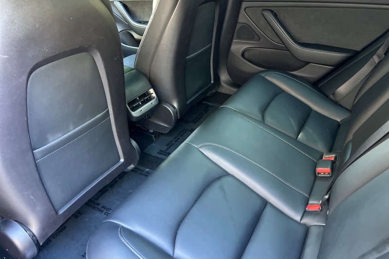 Tesla Model 3 Vehicle Full-screen Gallery Image 12