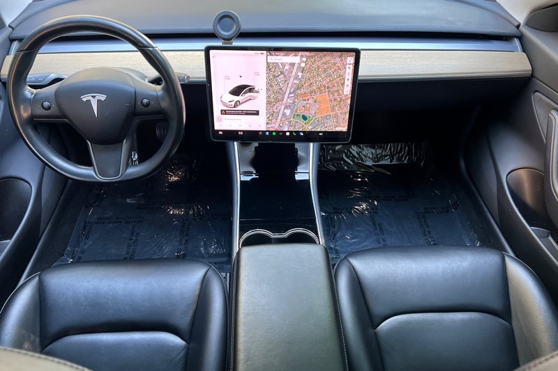 Tesla Model 3 Vehicle Full-screen Gallery Image 13