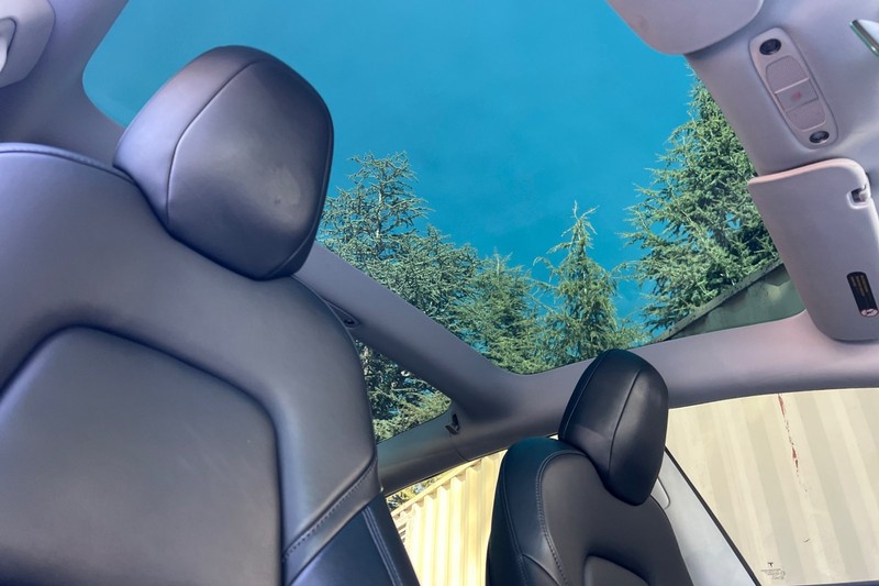 Tesla Model 3 Vehicle Full-screen Gallery Image 16