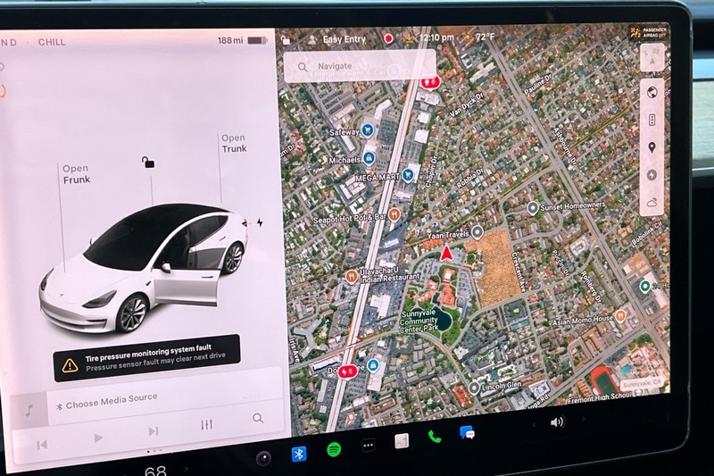 Tesla Model 3 Vehicle Full-screen Gallery Image 18